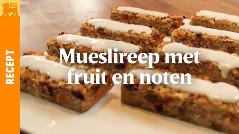 Mueslireep met fruit en noten, geglaceerd met yoghurt